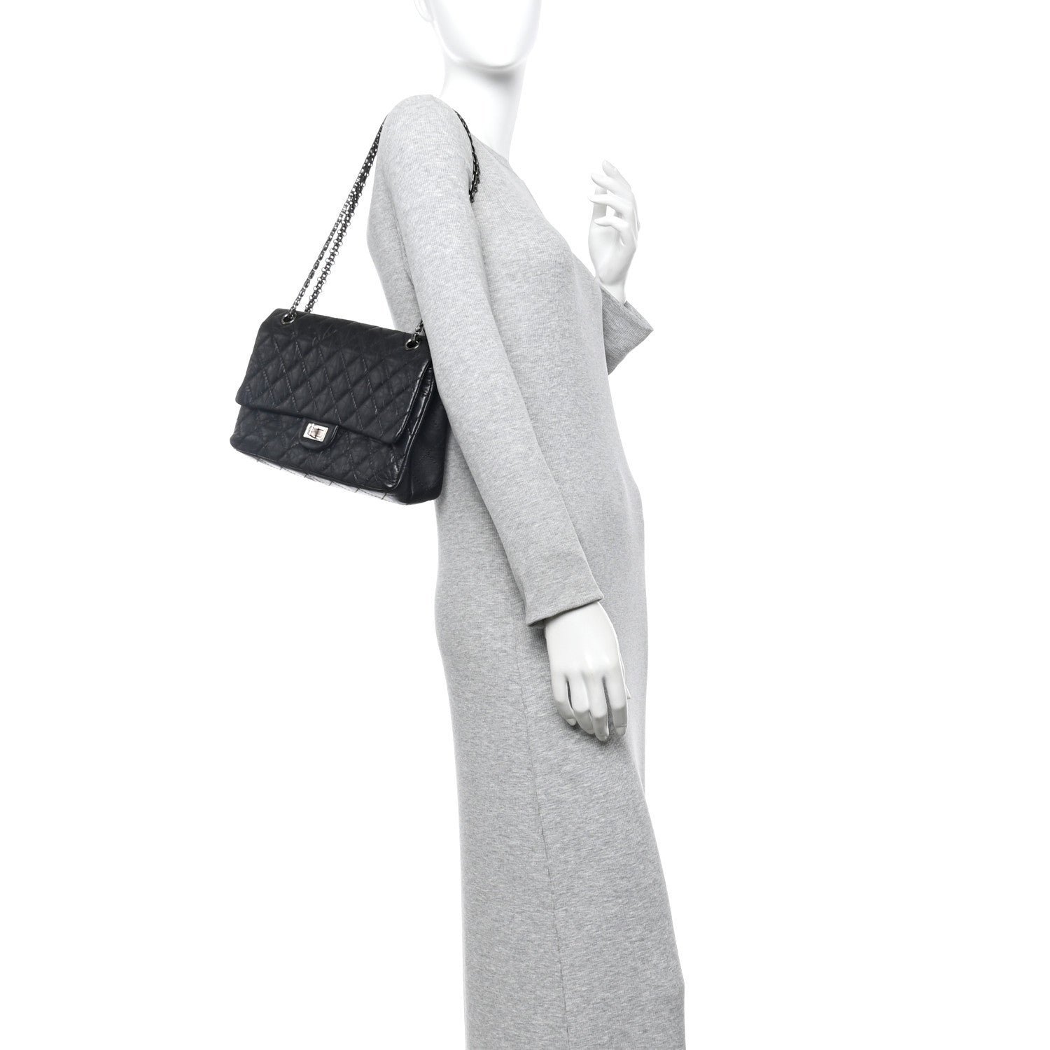 Aged Calfskin Quilted 2.55 Reissue 226 Flap Black - Image 2