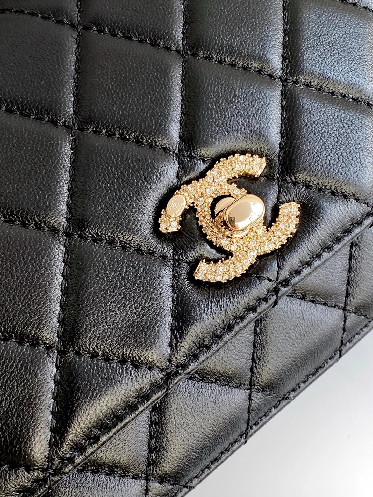 Trendy CC Wallet on Chain - Image 5