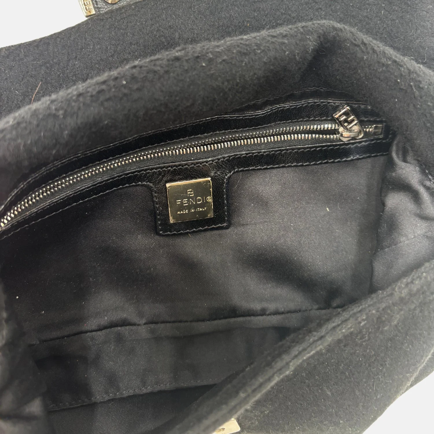 Baguette Bag Black Cashmere/Leather - Image 4