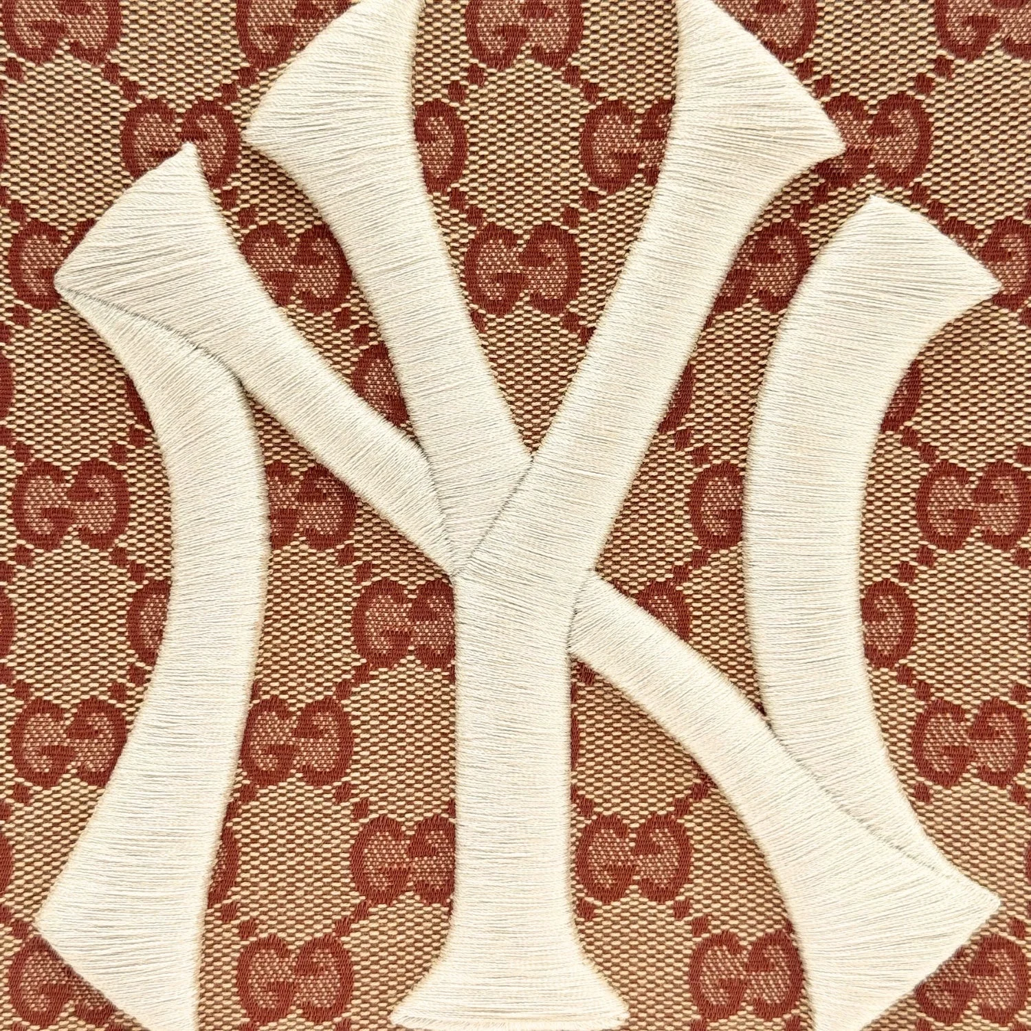 x MLB NY Yankees Zip Wristlet Pouch Beige - Image 5