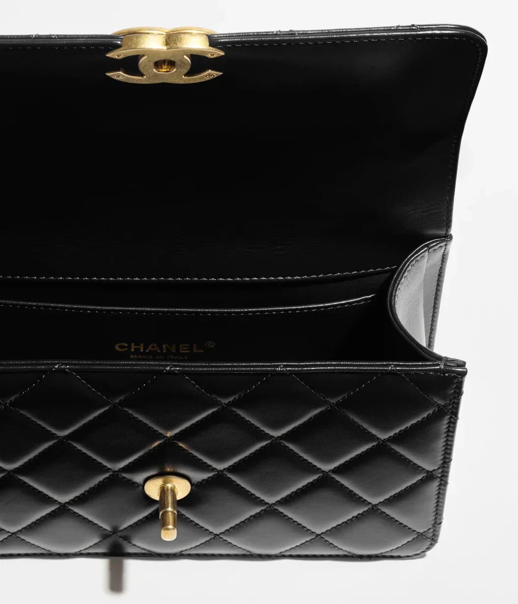 Wallet on chain Shiny calfskin leather & gold-tone metal Black - Image 3