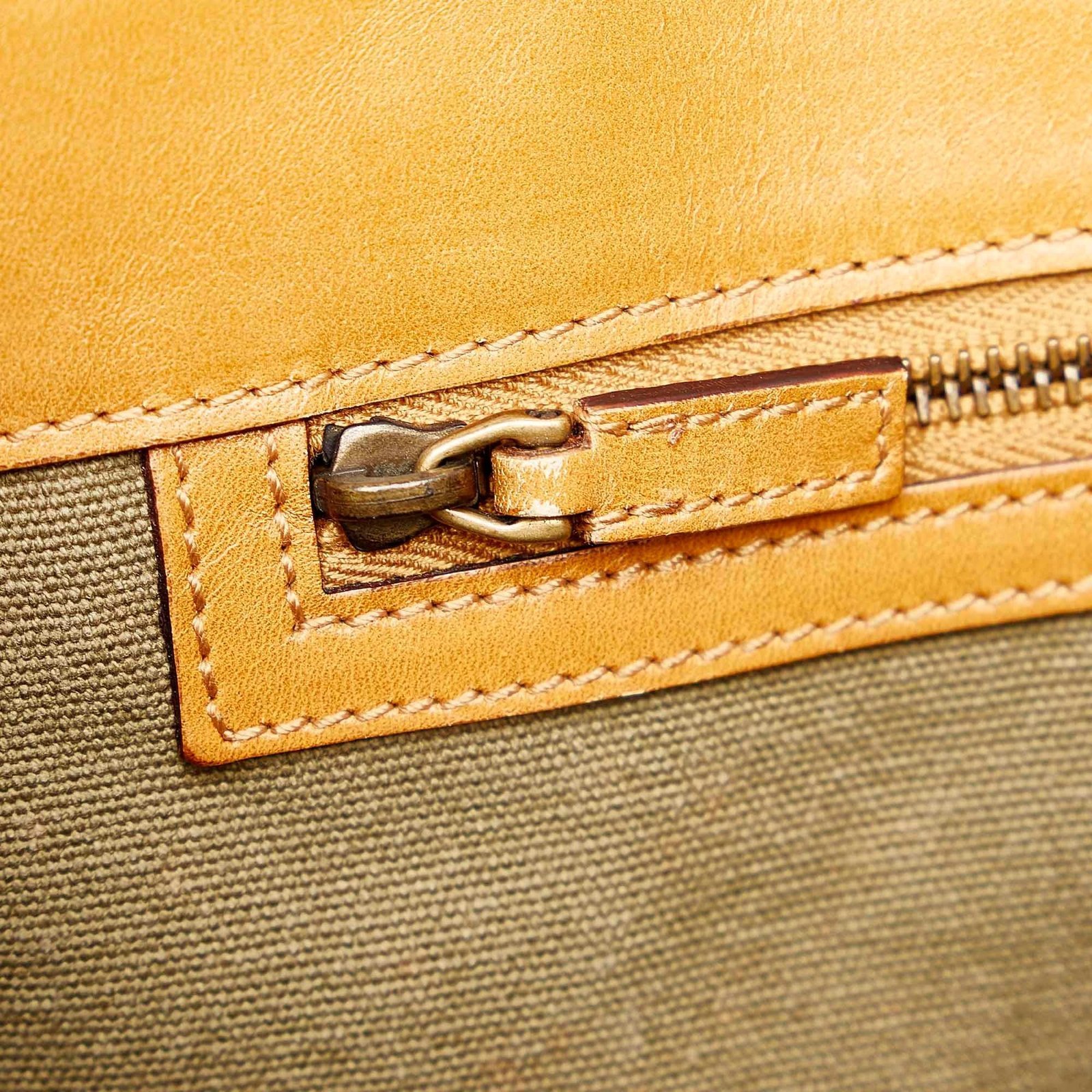 Gucci Canvas Handbag - Image 9