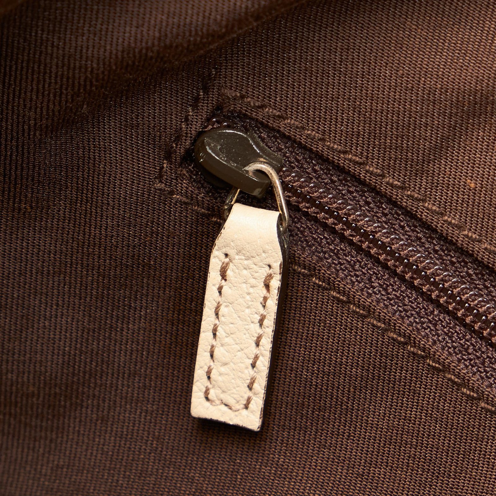 Gucci GG Canvas Abbey Shoulder Bag - Image 9