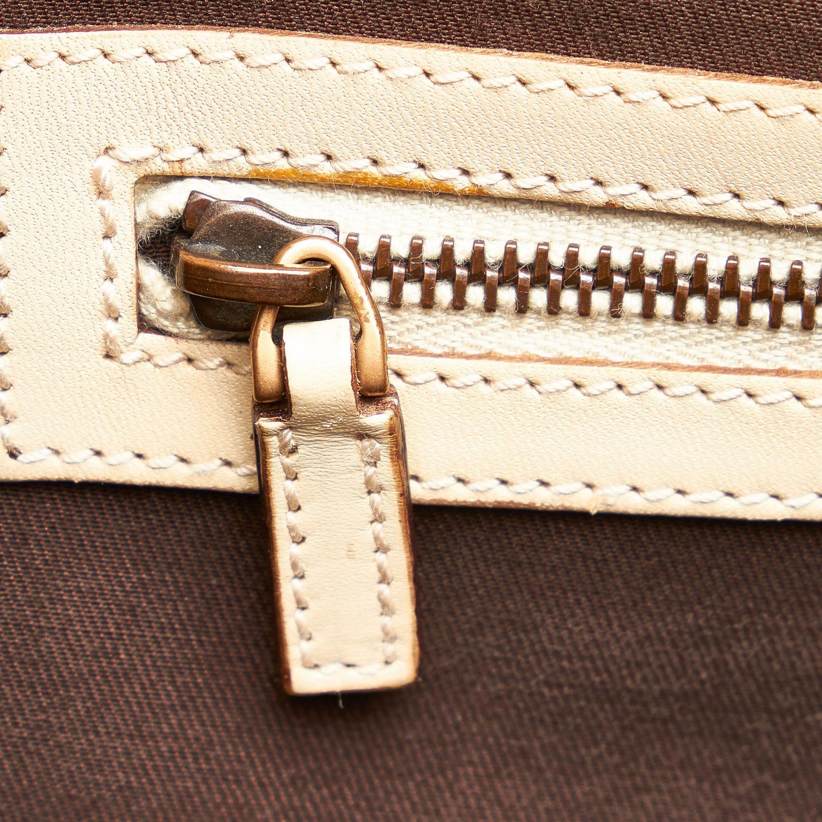 Gucci GG Nailhead Leather Handbag - Image 9