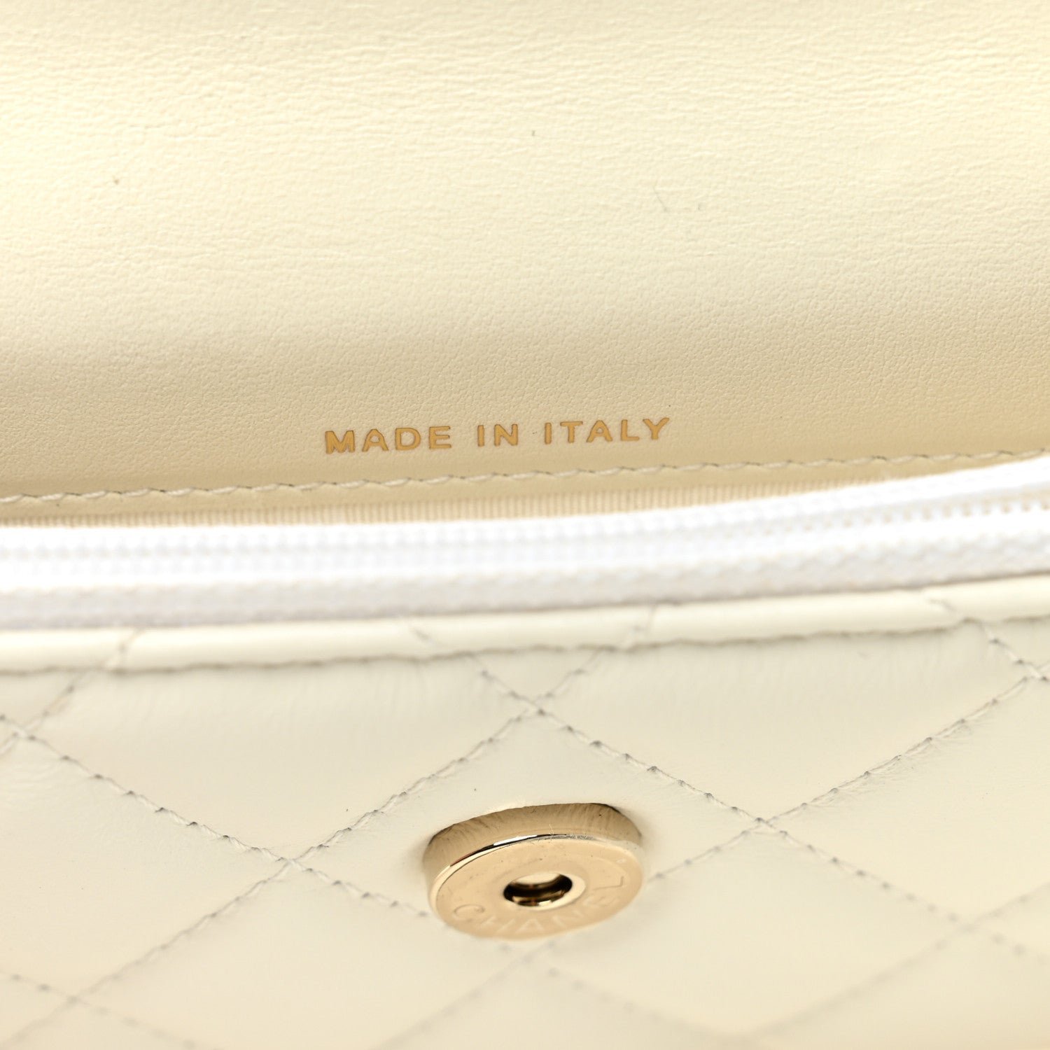 Mini "Maxi Pearls" Wallet On Chain - Image 7