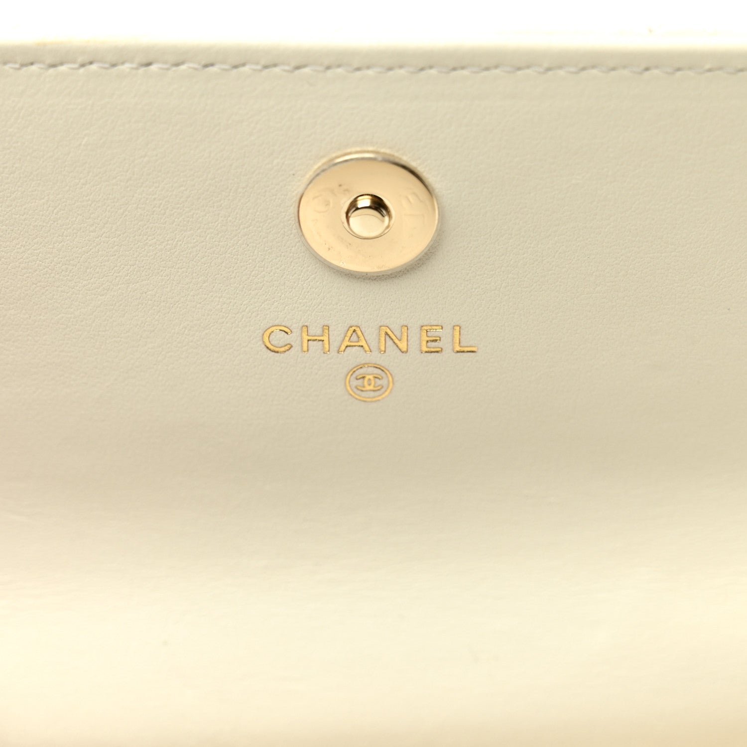 Mini "Maxi Pearls" Wallet On Chain - Image 6